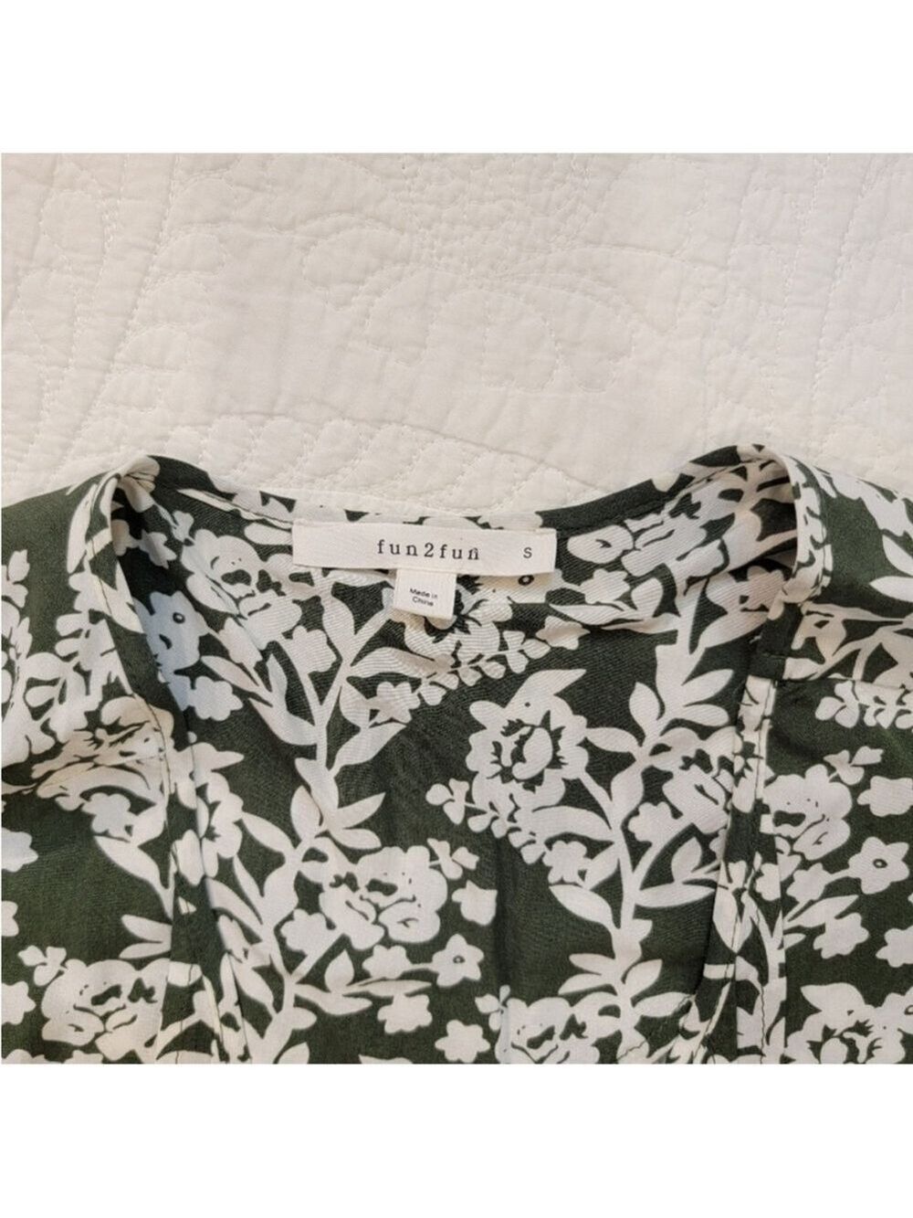 Fun2Fun Green Floral V-Neck Top Boho Flowy Rayon 3/4 Sleeve Small - Picture 5 of 10